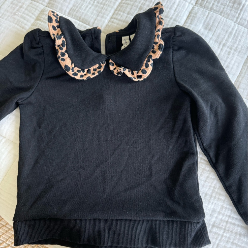 Janie and Jack Girls size 5 animal collar sweatshirt